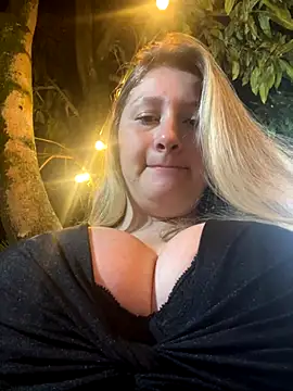 Snapshot of aurora_coldd chatting on 09-23-25, 12:39 aurora coldd online show from 09-23-25, 12:39