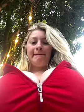 Snapshot of aurora_coldd chatting on 10-08-25, 10:10 aurora coldd online show from 10-08-25, 10:10