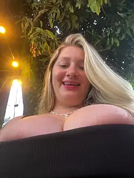 Snapshot of aurora_coldd chatting on 10-21-25, 10:31 aurora coldd online show from 10-21-25, 10:31