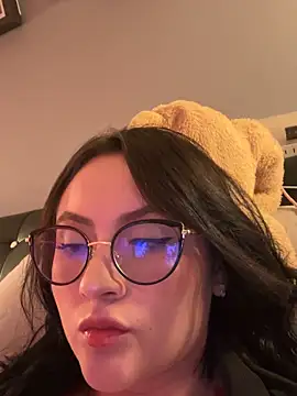 ValentinaOrtiz3 online show from 04-22-26, 10:05