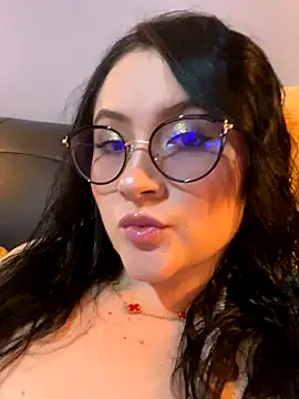 ValentinaOrtiz3 online show from 12-15-25, 11:42