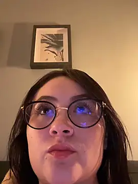 ValentinaOrtiz3 online show from 04-28-26, 03:44