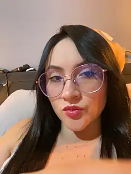 ValentinaOrtiz3 online show from 10-31-25, 12:29