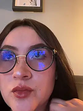 ValentinaOrtiz3 online show from 05-07-26, 10:46