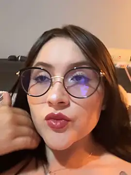 ValentinaOrtiz3 online show from 06-05-26, 12:59