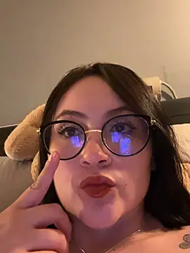 ValentinaOrtiz3 online show from 04-22-26, 02:40