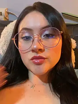 ValentinaOrtiz3 online show from 09-29-25, 12:28