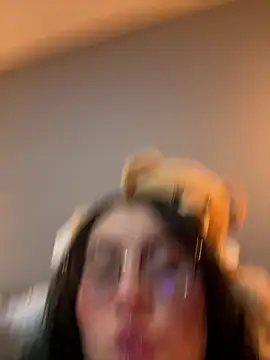 ValentinaOrtiz3 online show from 12-22-25, 11:27