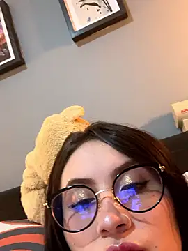 ValentinaOrtiz3 online show from 05-27-26, 10:39