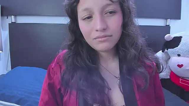 Snapshot of Marii_18 chatting on 03-13-25, 06:58 Marii 18 online show from 03-13-25, 06:58