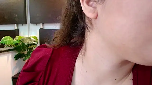 Snapshot of Marii_18 chatting on 06-18-26, 04:22 Marii 18 online show from 06-18-26, 04:22