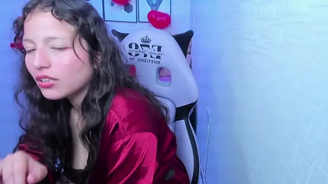 Snapshot of Marii_18 chatting on 03-02-25, 10:16 Marii 18 online show from 03-02-25, 10:16