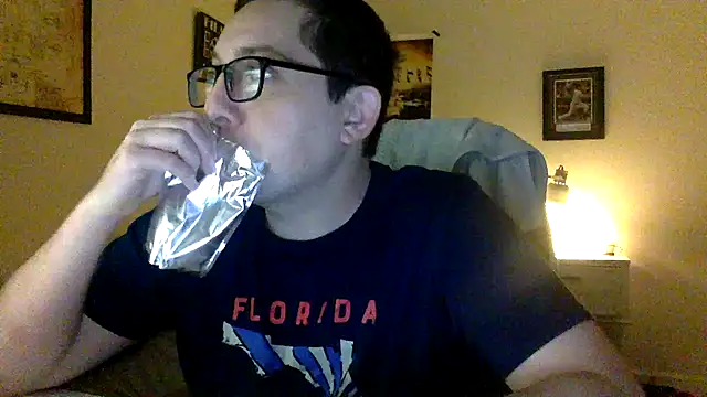 Snapshot of Milflover96 chatting on 03-21-25, 01:56 Milflover96 online show from 03-21-25, 01:56