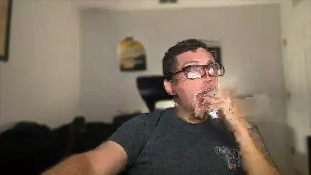 Snapshot of Milflover96 chatting on 10-08-25, 12:45 Milflover96 online show from 10-08-25, 12:45