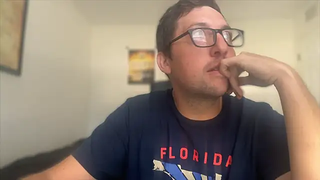 Snapshot of Milflover96 chatting on 10-22-25, 01:10 Milflover96 online show from 10-22-25, 01:10