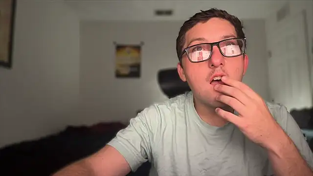 Snapshot of Milflover96 chatting on 12-16-25, 09:52 Milflover96 online show from 12-16-25, 09:52