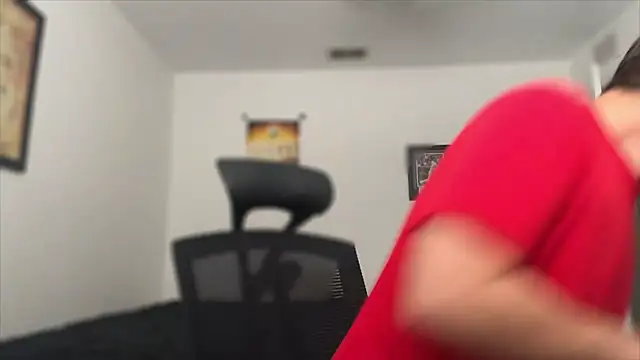 Snapshot of Milflover96 chatting on 11-18-25, 07:39 Milflover96 online show from 11-18-25, 07:39