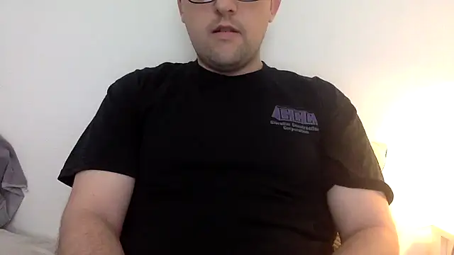 Snapshot of Milflover96 chatting on 03-11-25, 08:09 Milflover96 online show from 03-11-25, 08:09