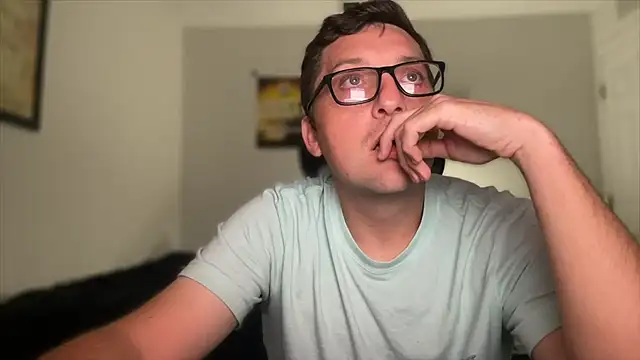 Snapshot of Milflover96 chatting on 10-18-25, 02:46 Milflover96 online show from 10-18-25, 02:46