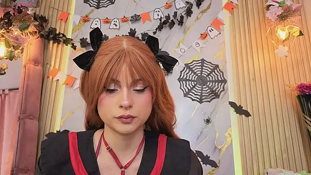 LissaDupont online show from 10-28-25, 05:23