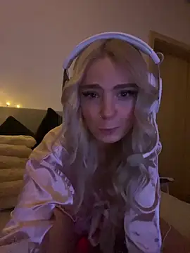 Snapshot of juicy_Alexia chatting on 02-14-25, 12:19 juicy Alexia online show from 02-14-25, 12:19