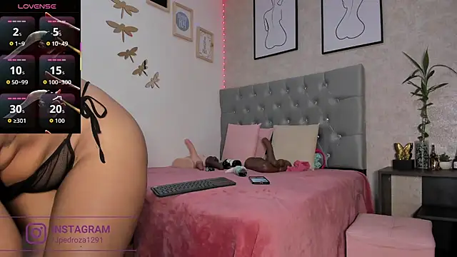 crystal beennz online show from 12-23-25, 01:05