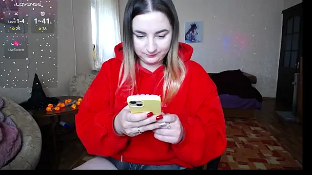 Snapshot of YourSwetiwGirl chatting on 10-18-25, 10:17 YourSwetiwGirl online show from 10-18-25, 10:17