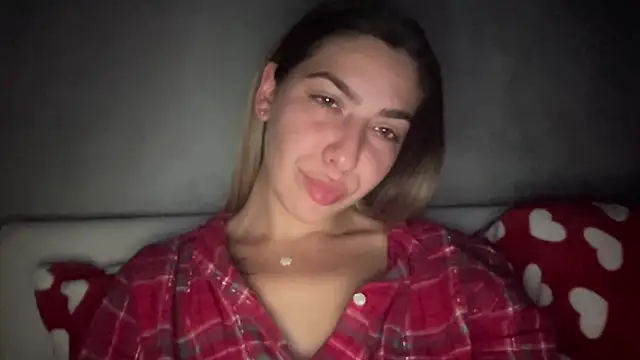 Snapshot of sarrah_rossy chatting on 10-21-25, 08:52 sarrah rossy online show from 10-21-25, 08:52