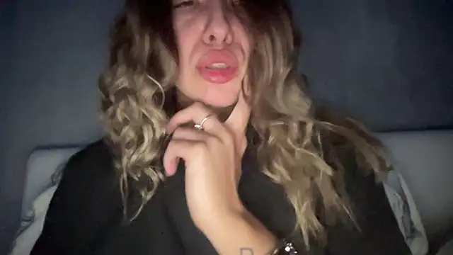 sarrah rossy online show from 12-15-25, 09:42