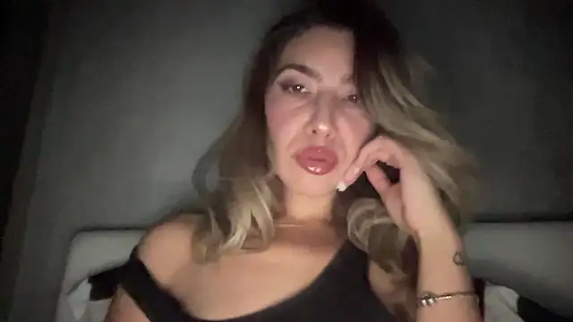 Snapshot of sarrah_rossy chatting on 10-17-25, 09:49 sarrah rossy online show from 10-17-25, 09:49