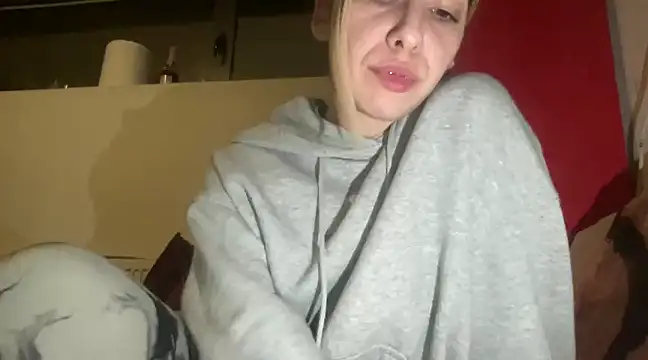 Snapshot of sarrah_rossy chatting on 02-16-25, 10:22 sarrah rossy online show from 02-16-25, 10:22