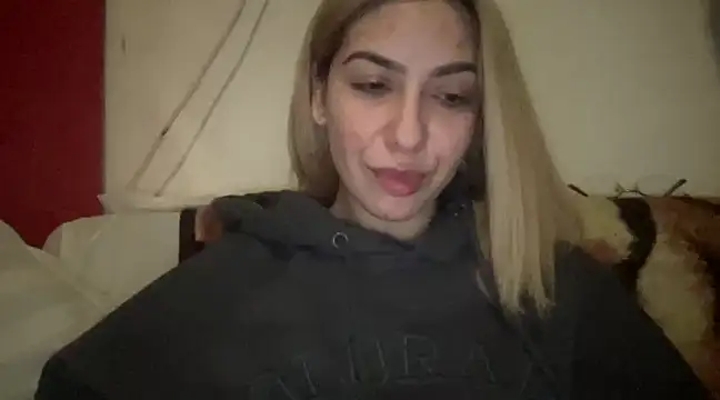 Snapshot of sarrah_rossy chatting on 02-19-25, 11:04 sarrah rossy online show from 02-19-25, 11:04