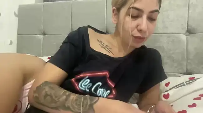 Snapshot of sarrah_rossy chatting on 02-17-25, 09:43 sarrah rossy online show from 02-17-25, 09:43