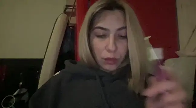 Snapshot of sarrah_rossy chatting on 02-19-25, 07:37 sarrah rossy online show from 02-19-25, 07:37