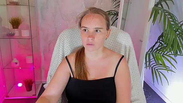 Snapshot of Lika_0ne chatting on 07-21-26, 12:06 Lika 0ne online show from 07-21-26, 12:06