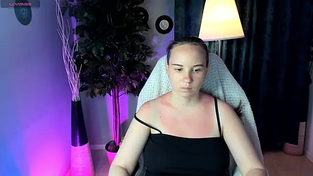 Snapshot of Lika_0ne chatting on 06-23-26, 11:52 Lika 0ne online show from 06-23-26, 11:52