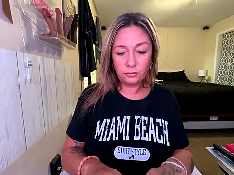 bossyroxy84 online show from 09-23-25, 08:38