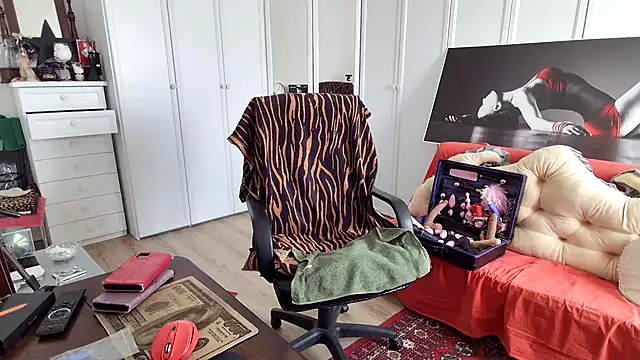 Chanel Noire online show from 04-03-26, 12:55