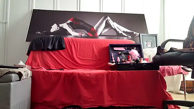 Chanel Noire online show from 11-03-25, 02:31