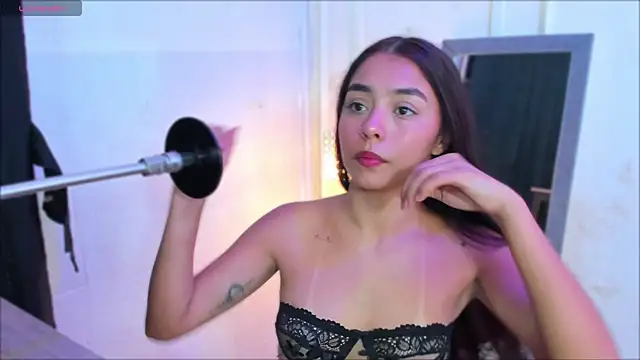 Snapshot of lanna_brunette chatting on 06-12-26, 12:58 lanna brunette online show from 06-12-26, 12:58