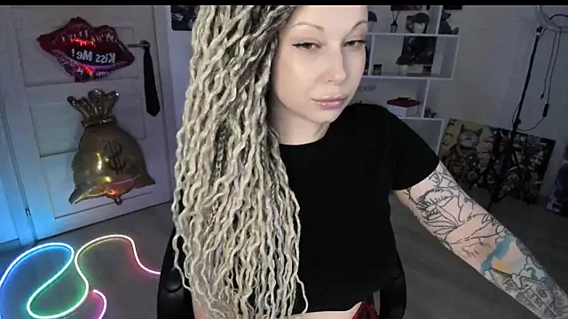 Snapshot of HoneySallyMoore chatting on 05-29-26, 08:26 HoneySallyMoore online show from 05-29-26, 08:26