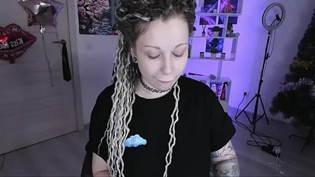 HoneySallyMoore online show from 11-16-25, 02:05