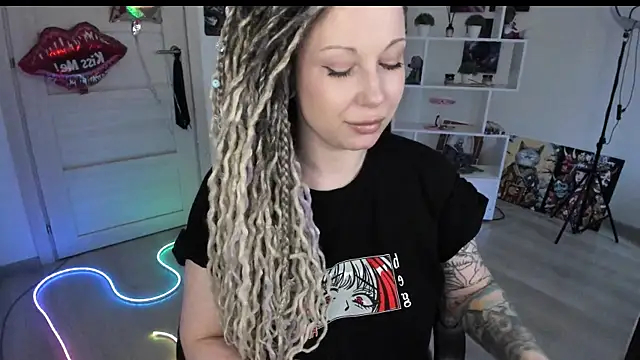 HoneySallyMoore online show from 04-18-26, 09:00