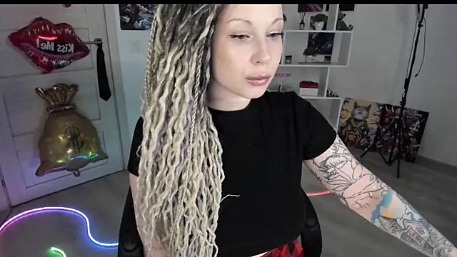Snapshot of HoneySallyMoore chatting on 05-01-26, 06:46 HoneySallyMoore online show from 05-01-26, 06:46
