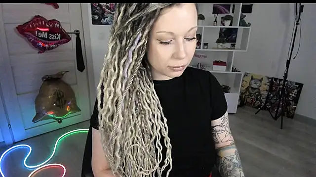 Snapshot of HoneySallyMoore chatting on 05-03-26, 07:06 HoneySallyMoore online show from 05-03-26, 07:06
