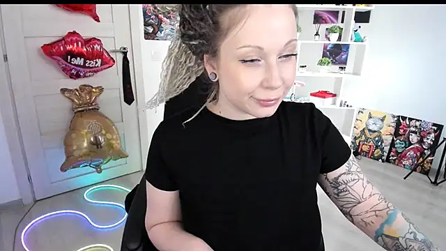 Snapshot of HoneySallyMoore chatting on 05-09-26, 03:59 HoneySallyMoore online show from 05-09-26, 03:59