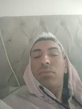 Snapshot of lukas25cmsp chatting on 09-26-25, 10:33 lukas25cmsp online show from 09-26-25, 10:33