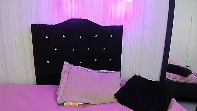 Snapshot of nicky_angel1 chatting on 02-25-25, 06:33 nicky angel1 online show from 02-25-25, 06:33