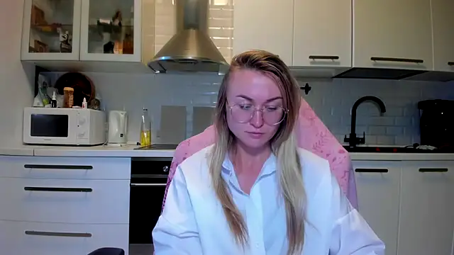 your Goddess Eva online show from 10-04-25, 05:53