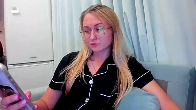 your Goddess Eva online show from 09-25-25, 07:20